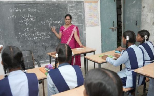 फिजिक्स, केमेस्ट्री और संस्कृत से दूर हुआ डर, युक्तियुक्तकरण से केरवाद्वारी हायर सेकेण्डरी स्कूल में बदला पढ़ाई का माहौल