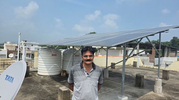 गंगापुर निवासी सुरेंद्र शुक्ला के घर सौर ऊर्जा से हुए रोशन