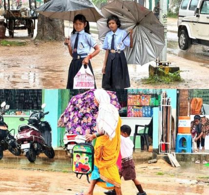  सितंबर की मूसलाधार बारिश में रेनकोट और छाता लेकर स्कूल जाते दिखे बच्चे