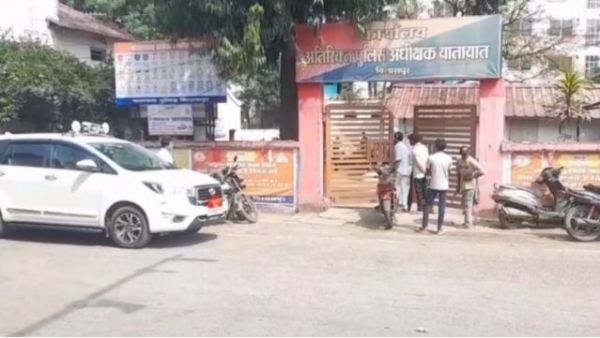 बस स्टैंड में महापौर पुत्र की दबंगई! ट्रैफिक पुलिस के रोकने पर भड़का 