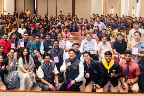 रोटरी ने छात्रों को सिखाई तनाव रहित जीवन जीने की कला