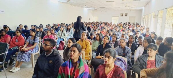 गुरुकुल कालेज में &ldquo;एआई एंड इट्स यूज़ इन कॉमर्स&rdquo; विषय पर सेमिनार