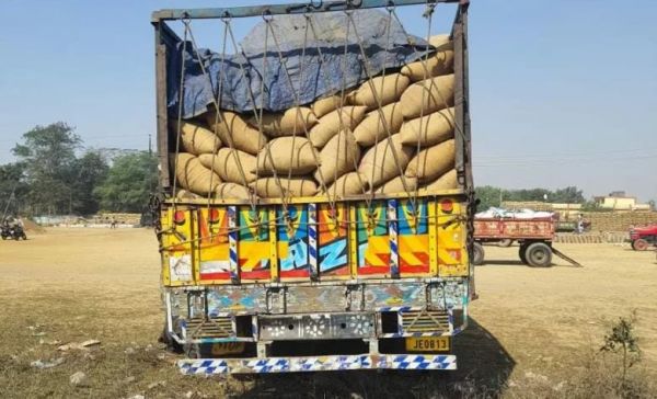 सतर्क ऐप से धान खरीदी की हो रही सख्त निगरानी : धरसीवां में 200 क्विंटल धान व ट्रक जब्त