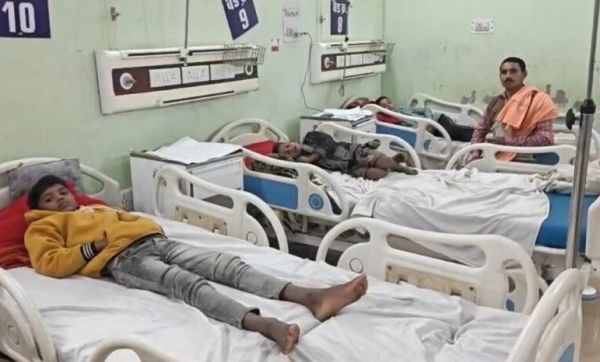 काजू समझकर रतनजोत खाने से 30 से ज्यादा बच्चे बीमार, जिला अस्पताल में भर्ती