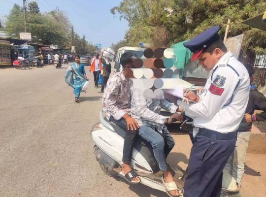 खैरागढ़ में यातायात नियम तोड़ने वालों पर सख्त कार्रवाई