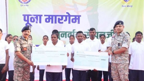 अमित शाह के दौरे के पहले दिन सुकमा में 21 और बीजापुर में 30 नक्सलियों ने किया समर्पण