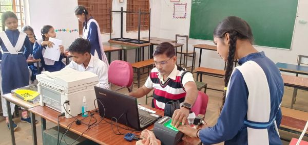 विद्यार्थियों के आधार बायोमेट्रिक अपडेट के लिए विद्यालयों में किए जाएंगे शिविर आयोजित