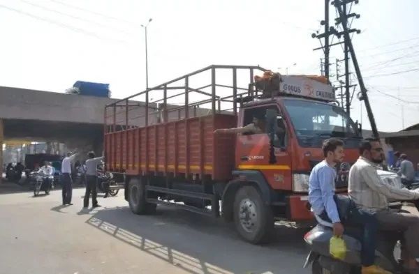 स्टेशन क्षेत्र में 4 घंटे हल्के मालवाहक वाहनों पर प्रवेश प्रतिबंध, यातायात सुचारू बनाने का कदम