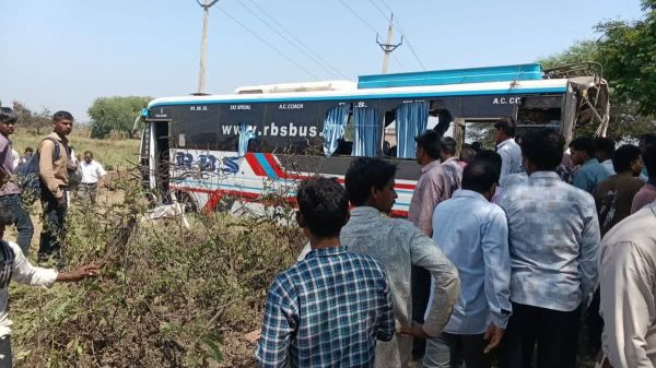 बलौदाबाजार के पास रायपुर बिलासपुर हाइवे पर भीषण सड़क हादसा, 4 की मौत, 18 घायल