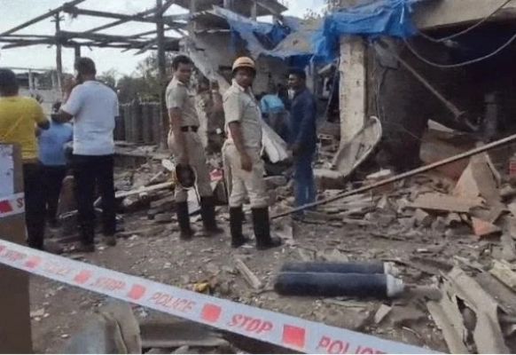 गैस गोदाम में सिलेंडर ब्लास्ट, 4 लोगों की मौत, कई घायल