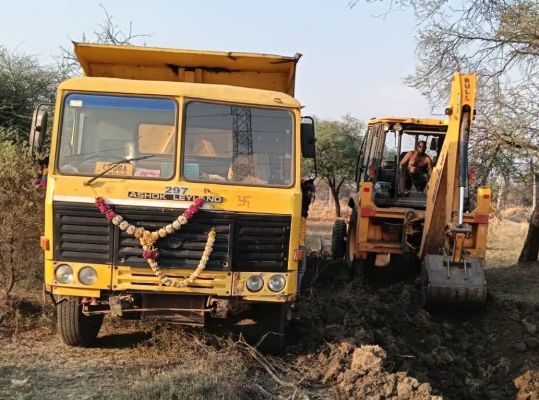 अवैध खनिज उत्खनन व परिवहन पर प्रशासन सख्त... हाईवा व जेसीबी जब्त
