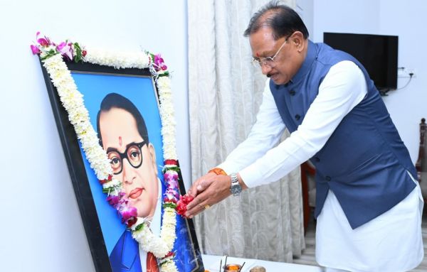 सामाजिक न्याय और समानता के शिल्पी डॉ. भीमराव आंबेडकर को मुख्यमंत्री साय ने किया नमन