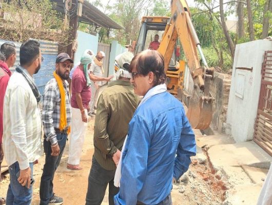 भिलाई में चला निगम का बुलडोजर..... वैशाली नगर में नाली पर बने अवैध रैम्प ध्वस्त