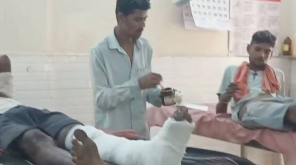 मेडिकल कॉलेज अस्पताल में बड़ी लापरवाही : स्टाफ नहीं मिला तो मरीज के दोस्त ने की ड्रेसिंग
