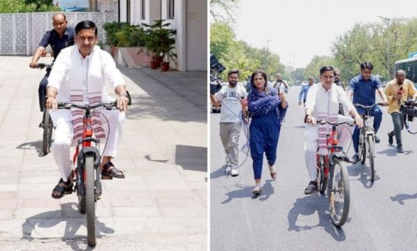 पर्यावरण संरक्षण की पहल, साइकिल चलाकर मंत्रालय पहुंचे केंद्रीय राज्य मंत्री तोखन साहू