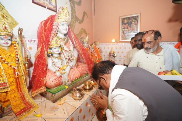 मुख्यमंत्री साय ने माता कौशल्या मंदिर में पूजा-अर्चना कर की प्रदेशवासियों की सुख-समृद्धि की कामना