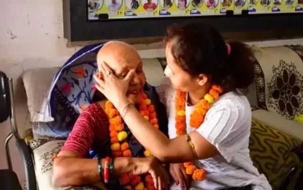युवती के लिए भगवान का रूप है प्रेमानंद महाराज, भविष्यवाणी से लापता मां मिल गई