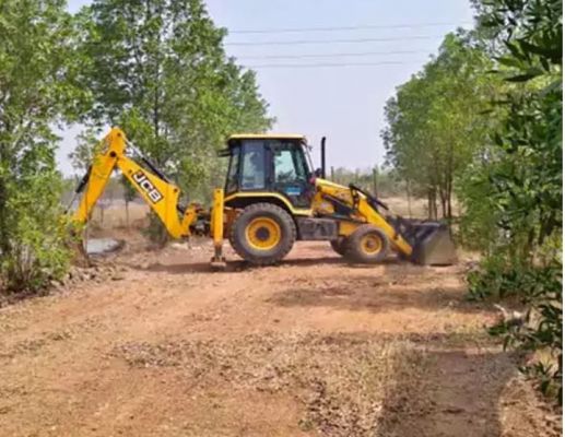 150 एकड़ अवैध प्लाटिंग पर बड़ी कार्रवाई, बुलडोजर से ढहाए गए निर्माण