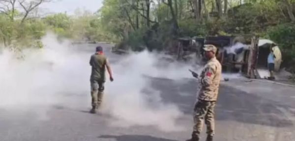 ब्रेक फेल होने से ऑक्सीजन टैंकर पलटा, केशकाल घाट में हड़कंप