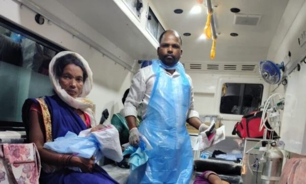 एम्बुलेंस में गूंजी किलकारी, 108 बनी संजीवनी&hellip;.मरवाही अस्पताल की व्यवस्था पर उठे सवाल
