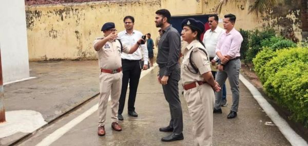 जिला जेल का कलेक्टर एवं SSP ने किया आकस्मिक निरीक्षण