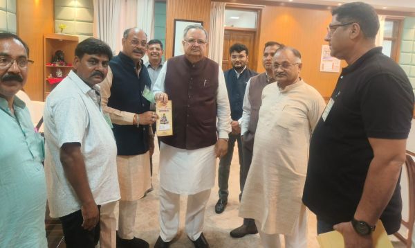 डॉ रमन सिंह को विशाल बोल बम कांवर यात्रा में किया आमंत्रित