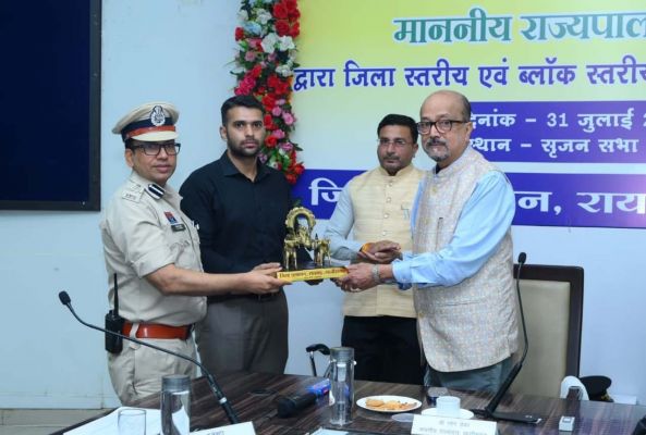 राज्यपाल डेका  ने जल संरक्षण, पर्यावरण, जैविक खेती, शिक्षा, स्वास्थ्य, आजीविका एवं सुशासन पर दिया विशेष जोर