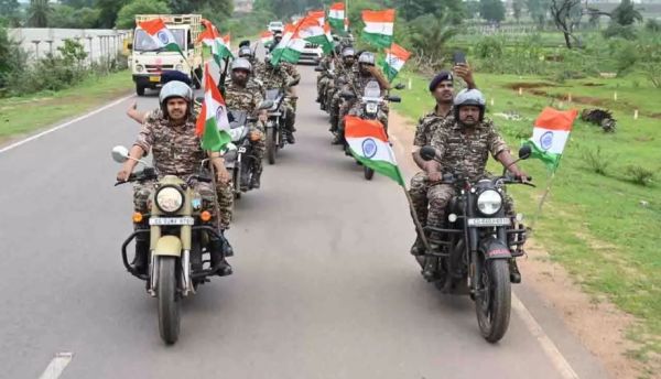 छत्तीसगढ़: CRPF 211 वाहिनी की भव्य तिरंगा यात्रा ने जगाई देशभक्ति की भावना