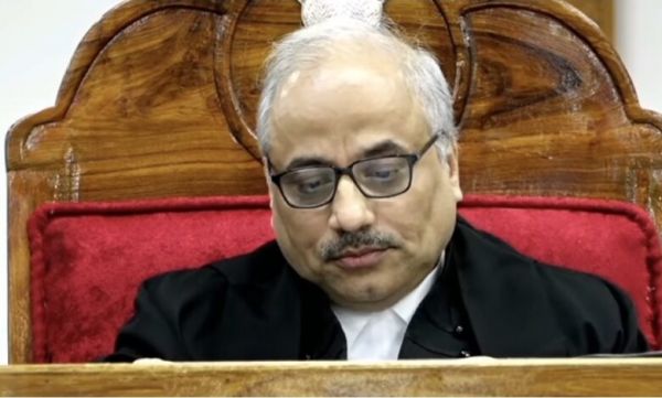 विदाई समारोह में भावुक हुए मुख्य न्यायाधीश रमेश सिन्हा....  पत्नी और परिवार को दिया सफलता का श्रेय