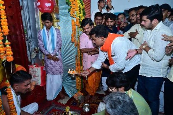  उप मुख्यमंत्री विजय शर्मा ने श्रीकृष्ण जन्माष्टमी पर श्री राधा-कृष्ण बड़े मंदिर में की पूजा-अर्चना