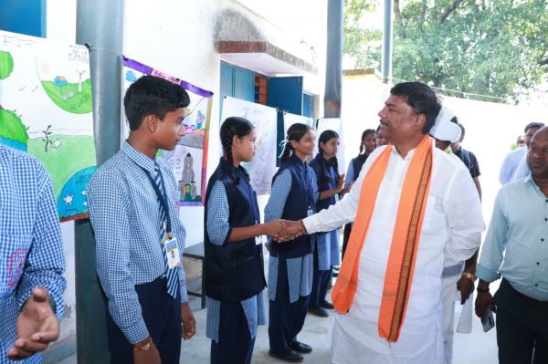 &lsquo;मेरे सपनों का भारत&rsquo; चित्रकला एवं भाषण प्रतियोगिता में बच्चों ने दिखाई प्रतिभा