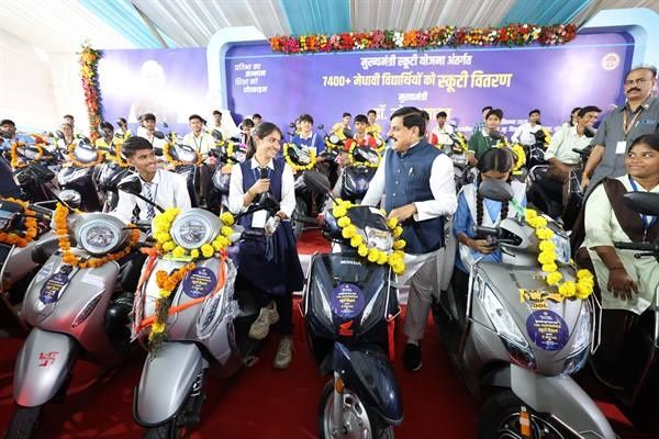 &lsquo;विद्यार्थियों के सपनों को पूरा करने के लिए आवश्यक संसाधन उपलब्ध कराने को सरकार है संकल्पित&rsquo;