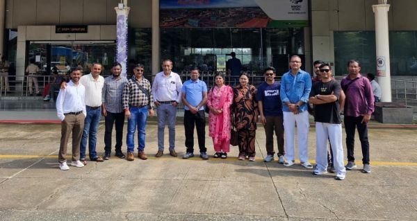 बस्तर के पत्रकारों का पुणे-मुंबई राष्ट्रीय अध्ययन दौरा शुरू