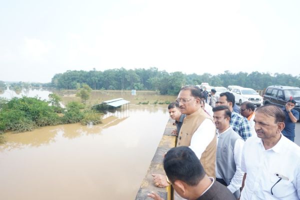 बस्तर के बाढ़ प्रभावित क्षेत्रों में पहुंचे मुख्यमंत्री साय, प्रभावित परिवारों से मिलकर जाना हाल