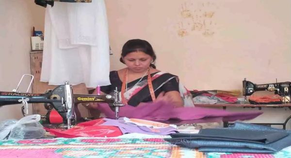 सेवा की कहानी: बागबाहरा में दुकान संचालित कर कमा रहीं 20 से 25 हजार रुपये प्रतिमाह