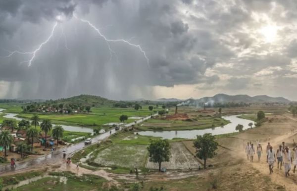 प्रदेश में मौसम ने बदला रंग, दिन में गर्मी तो शाम को बादलों ने दी दस्तक, अब बारिश को लेकर आया नया अपडेट&hellip;