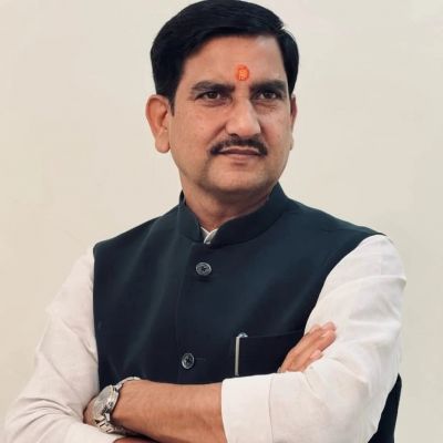 दृष्टिबाधित श्याम सुंदर नामदेव की अंधेरी जिंदगी में जली 'प्रधानमंत्री आवास' की लौ