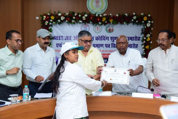 सही अवसर और मार्गदर्शन मिले तो सरगुजा के बच्चे भी बना सकता है अपनी पहचान: मंत्री राजेश अग्रवाल