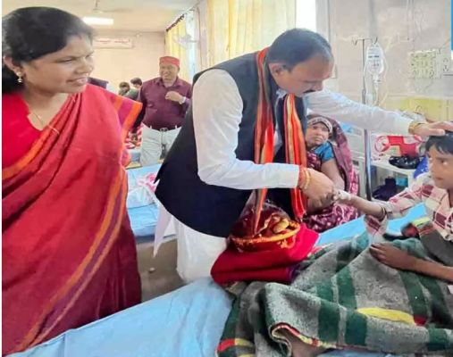केल्हारी बस हादसा! स्वास्थ्य मंत्री निजी कार्यक्रम छोड़कर घायलों को देखने पहुंचे अस्पताल