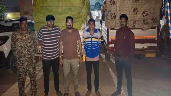 धान खरीदी से पहले जशपुर में प्रशासन अलर्ट, झारखंड से बिना दस्तावेज लाया जा रहा धान जब्त