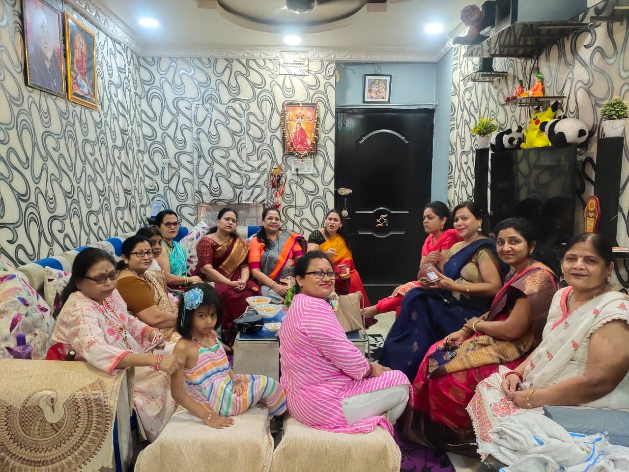 बाल संस्कार और नुक्कड़ से जागरूकता लाने पर महाराष्ट्र मंडळ की महिलाओं ने की चर्चा