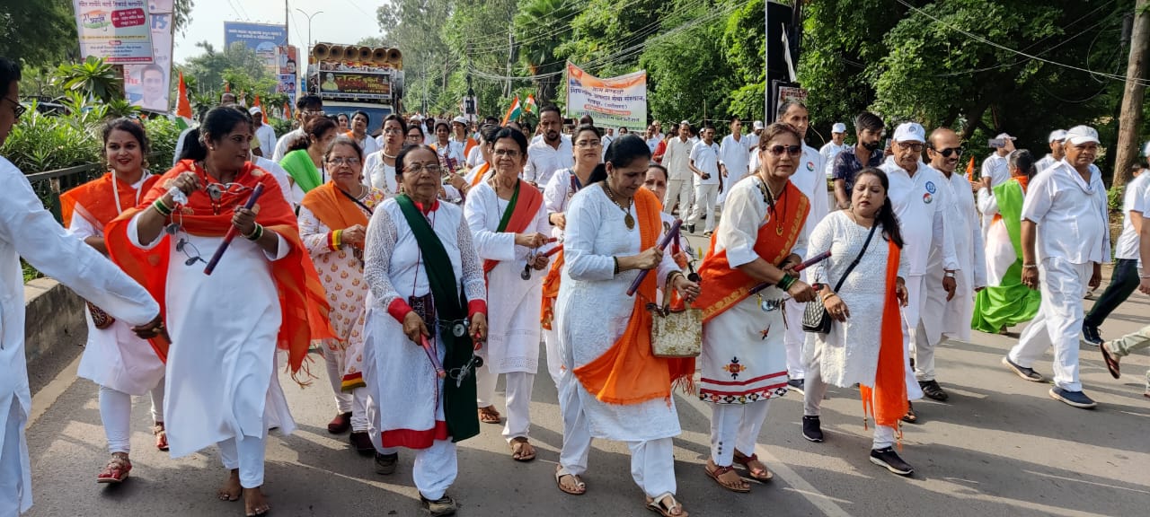  रायपुर में अनोखा रिकार्ड.... दो लाख लोगों ने क साथ गाया वंदे मातरम... महाराष्ट्र मंडळ ने भी निभाई सहभागिता