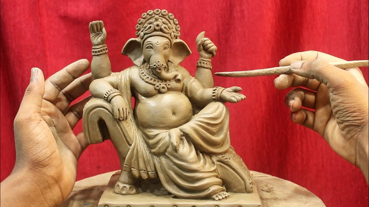  आओ बनाएं मिट्टी के गणेश... महाराष्ट्र मंडळ में थोड़ी देर में शुरू होगी कार्यशाला...  र्टिसन अजय सिखाएंगे शिल्प