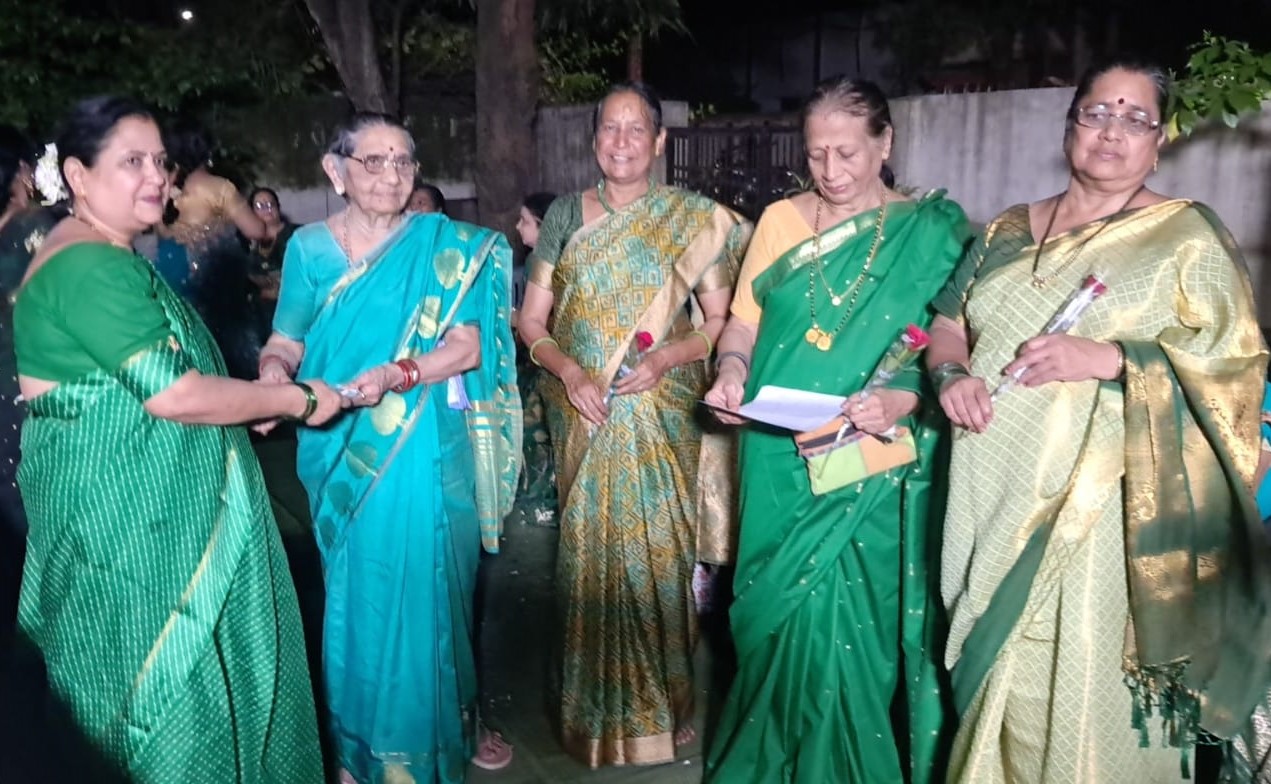 चौबे कालोनी महिला केंद्र ने आवरण के साथ मनाया तीज महोत्सव.. दीपाली बनीं सावन क्वीन