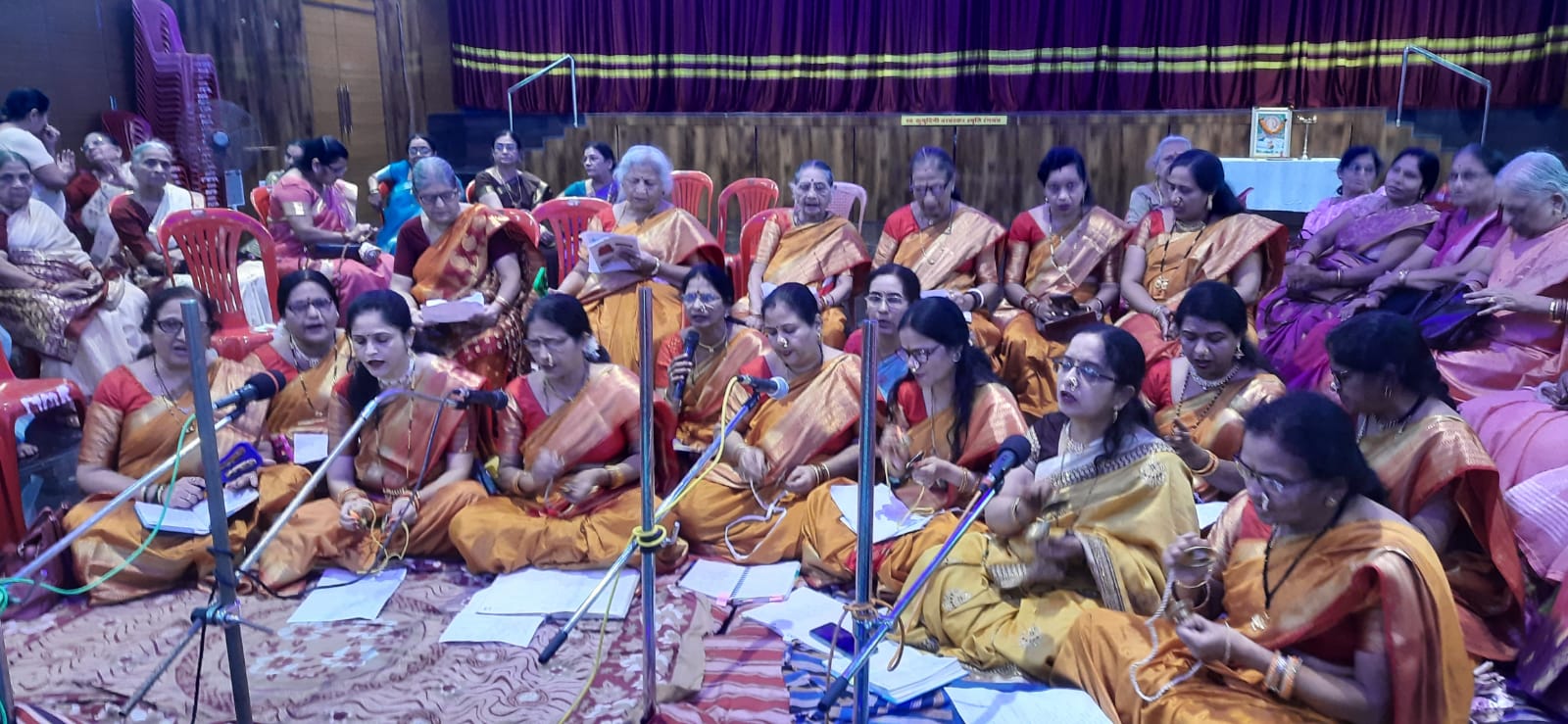 &lsquo;आला रे आला गणपति आला&rsquo; से गूंजा महाराष्ट्र मंडळ, महिलाओं ने दी कई मनमोहक भजन की प्रस्तुति