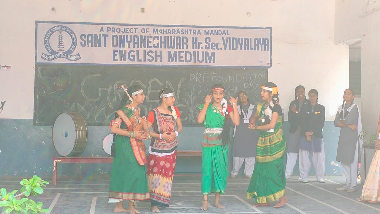 सुआ गीत की प्रस्तुति देकर संत ज्ञानेश्वर स्कूल के बच्चों ने मनाया राज्योत्सव