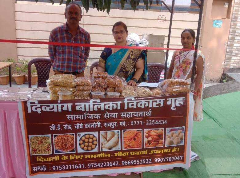 स्वदेशी मेले में महाराष्ट्र मंडळ का स्टाल... दिव्यांग बालिकाओं के सहायतार्थ यहां करें दीवाली फराळ की खरीदारी