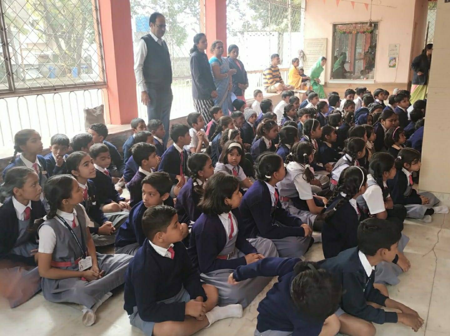  एसडीवी में नये साल की पहली प्रार्थना सभा में मंत्रोच्चार भी... महाराष्ट्र मंडल के स्कूल में संस्कारों पर दिया गया जोर