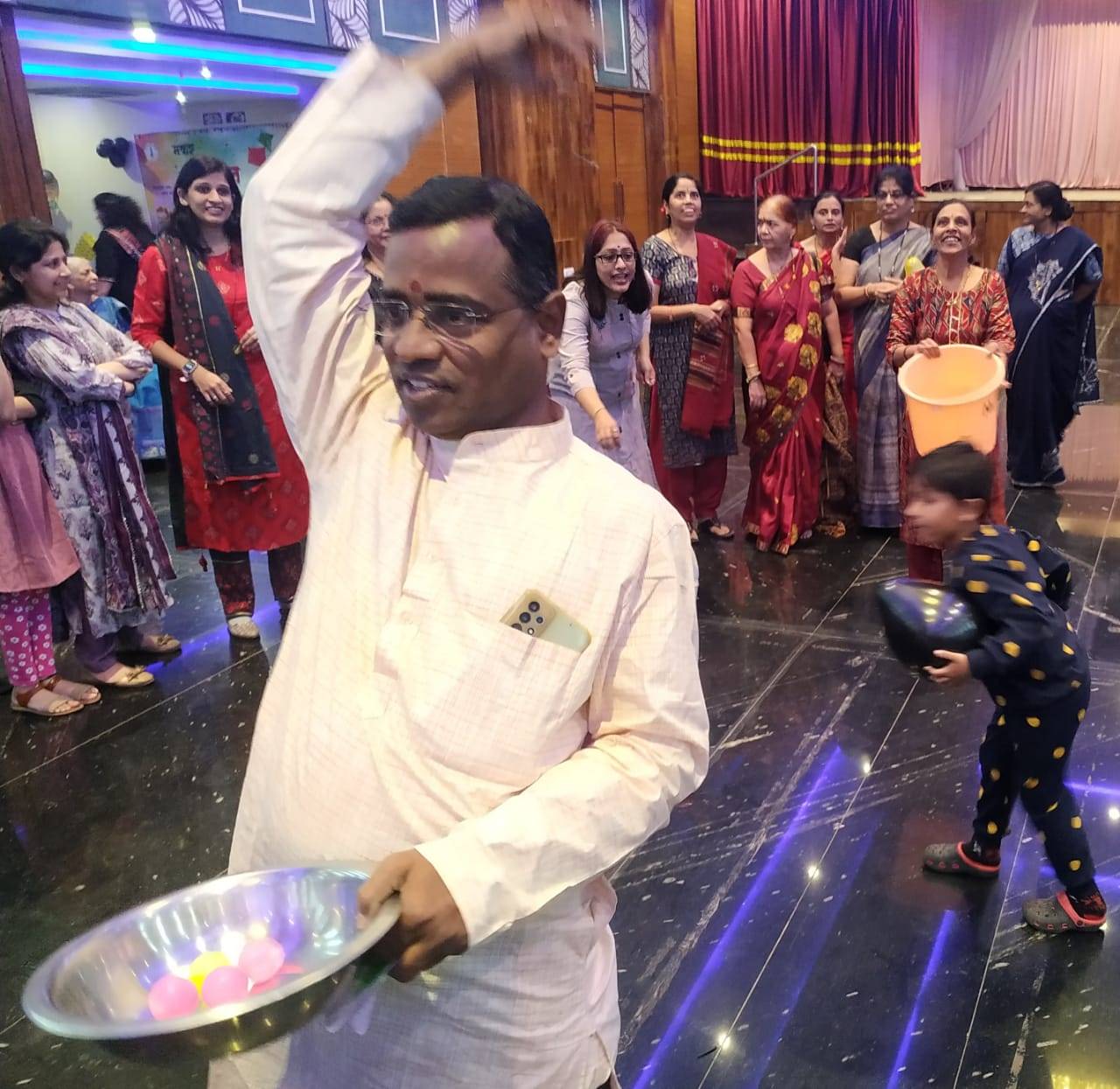  महाराष्ट्र मंडल में भोगी की धूम...  तिल गुड़ की मीठी रोटी के साथ विविध स्पर्धाओं के प्रतिभागियों ने जीते कई आकर्षक इनाम