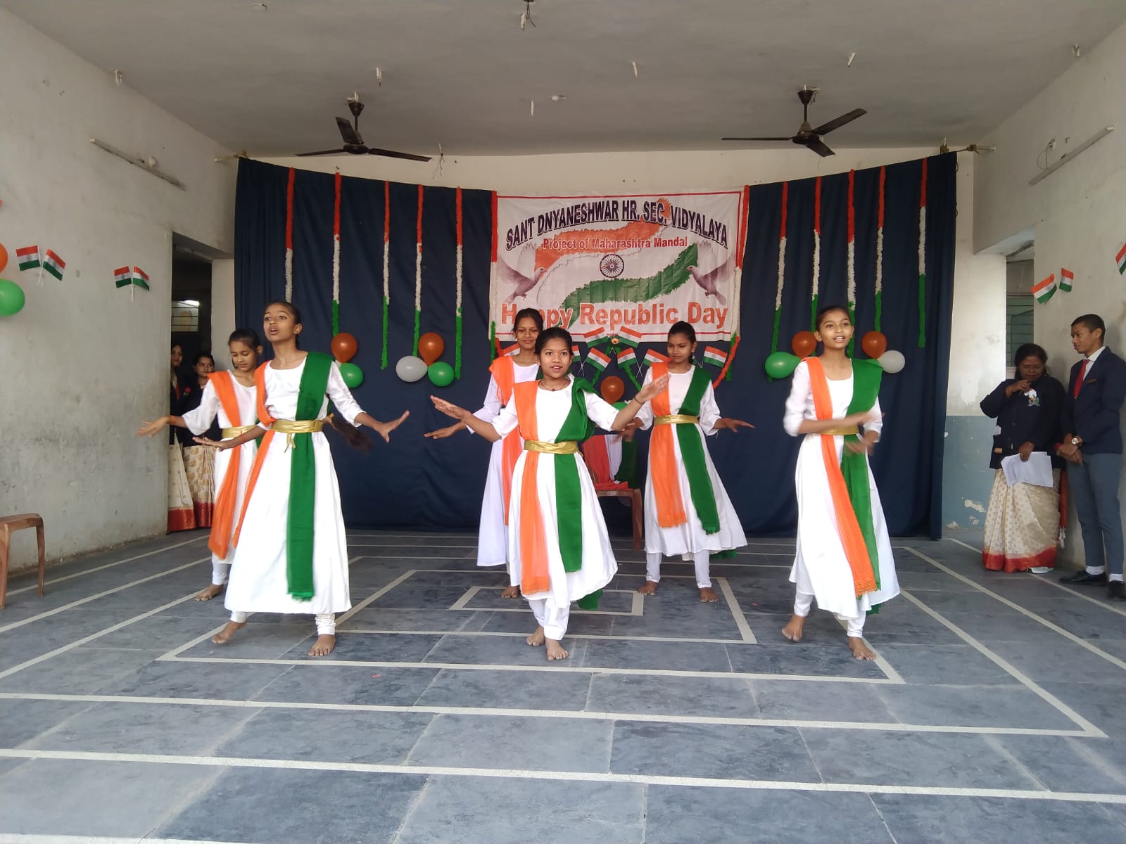 संत ज्ञानेश्वर स्कूल में मंडळ उपाध्यक्ष खंगन ने किया ध्वजारोहण... बच्चों ने दी सांस्कृतिक प्रस्तुति